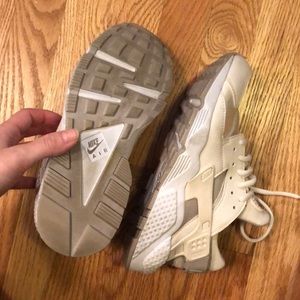 Cream Nike Air Huaraches - rare color!!